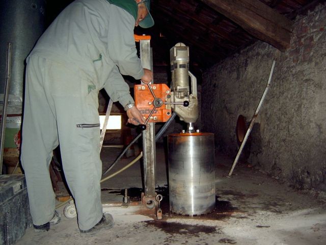 Izdelava vrtine za ventilacijo v AB ploščo